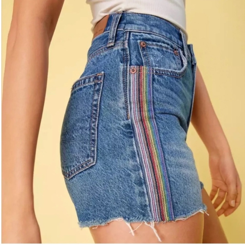 American Eagle highest rise 90’s denim shorts with rainbow stitching  EUC